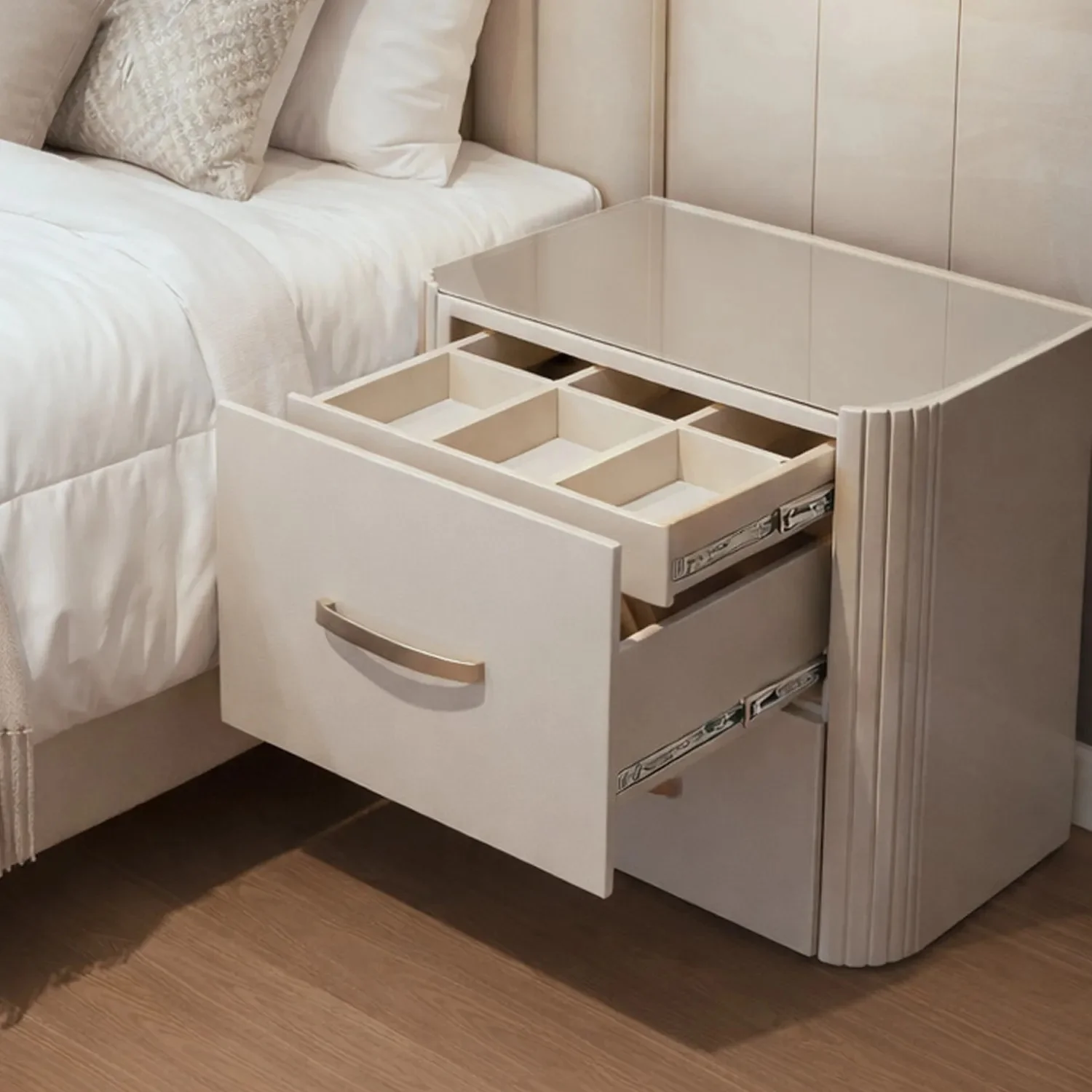 Combo Cama Doble Sabina Off White, Champaña + Colchon Silenzio Pillow Top + 2 Nocheros - Image 10