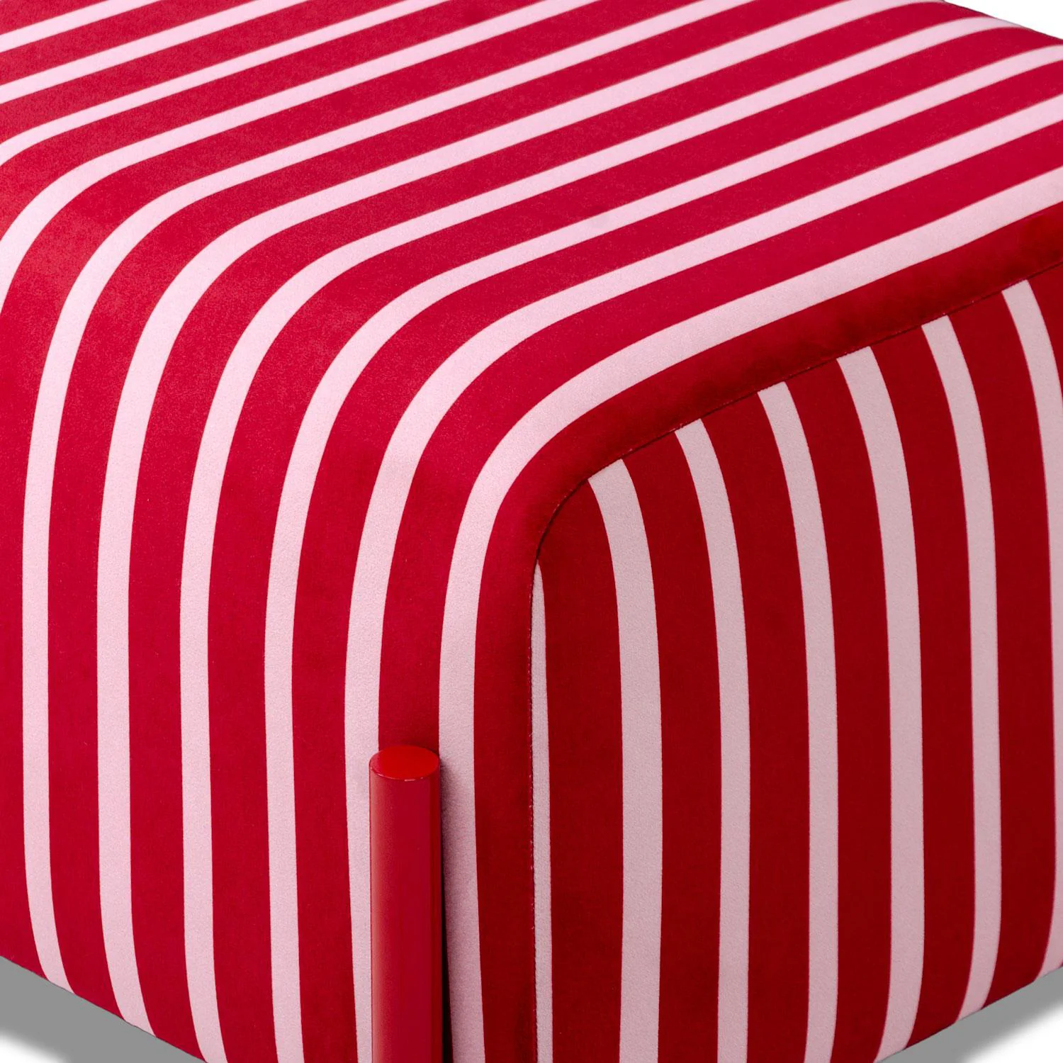 Puff Arthur Velvet Rayas Rosa, Rojo Premium. - Image 3